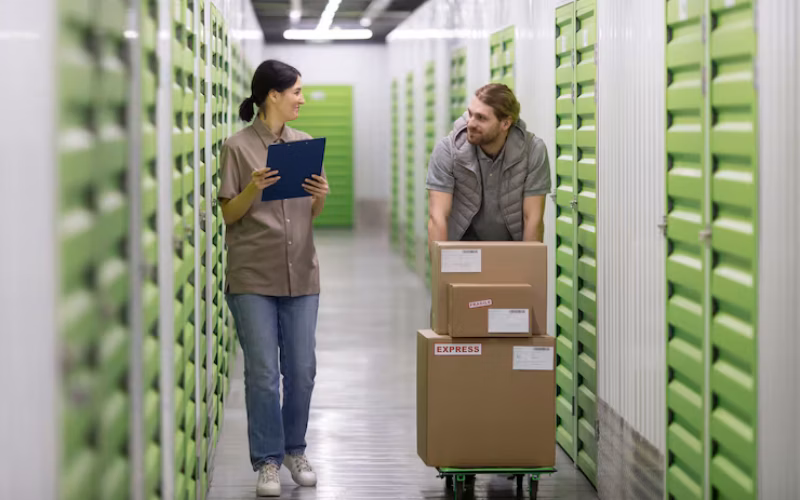 Full Shot Smiley People With Packs 23 2148943324 - Envoymovers