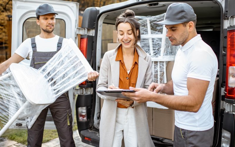 Movers Delivering Goods During A Relocation 6FGEZ85 Rb5fer83inqh29srhu5aikumn4jrzw34u9cizbuefc - Envoymovers